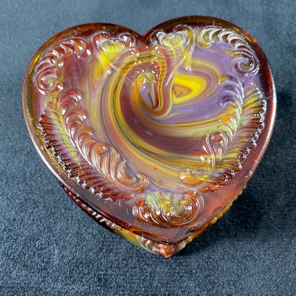 Beautiful vintage Boyd slag glass heart box